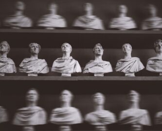 ststues of leaders